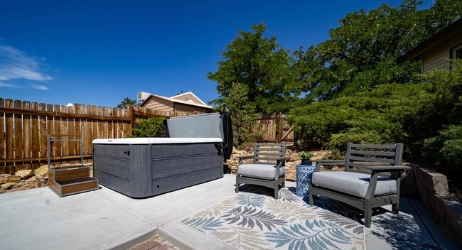Private Hot Tub - 425 Rio Vista Rd