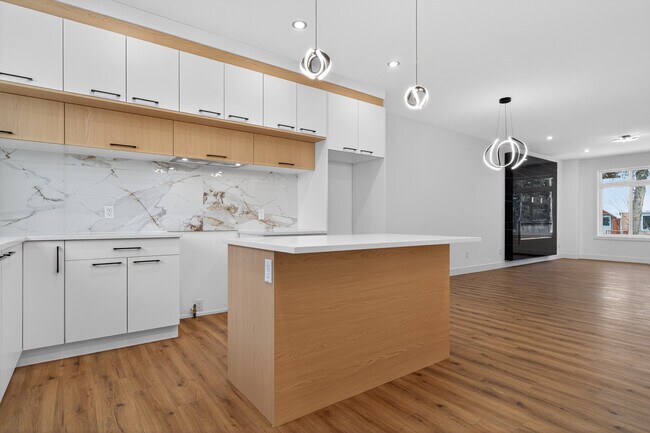 Photo du bâtiment - 8721 77 Ave NW