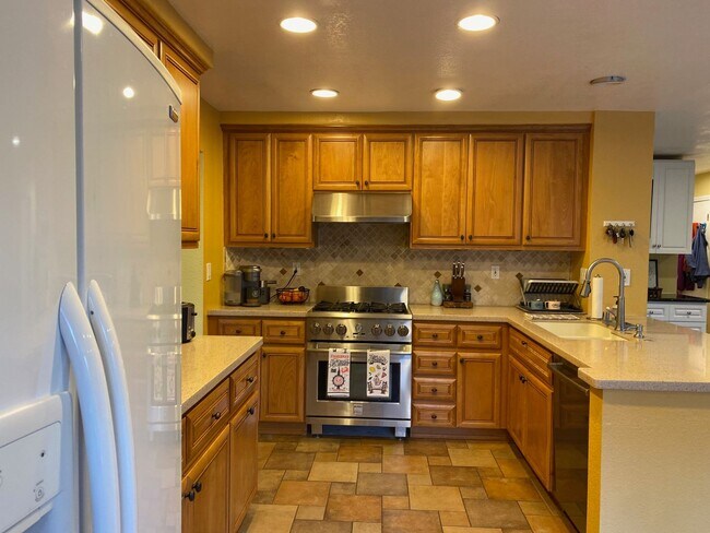 Foto del edificio - 135 Justin Circle - 30% Rental Fee