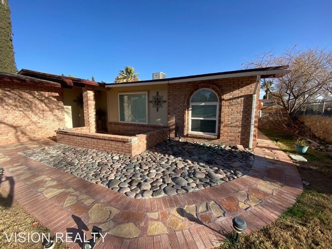 Building Photo - 4 br, 2 bath House - 757 Quinta Luz Cir.