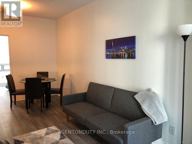 Photo du bâtiment - 1121 Bay St.