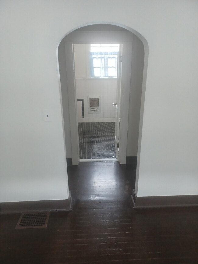 Foto del edificio - Beautiful 4 Bed Room -2 Full Bath Spacious...