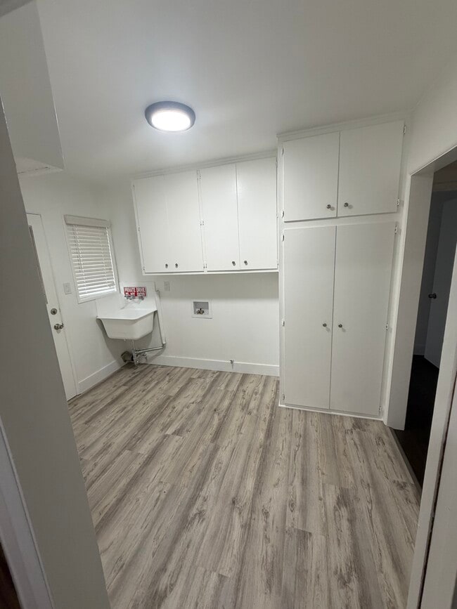 Building Photo - 3337 W 111th Pl