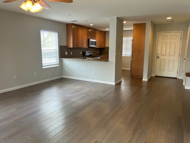 Building Photo - 526 Plowman Way