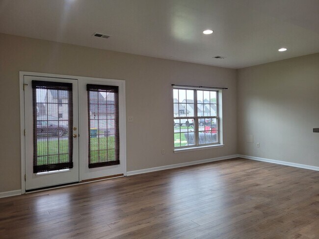 Foto del edificio - 2029 Powell Dr