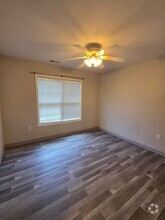 Building Photo - 210 Kingsley Park Dr