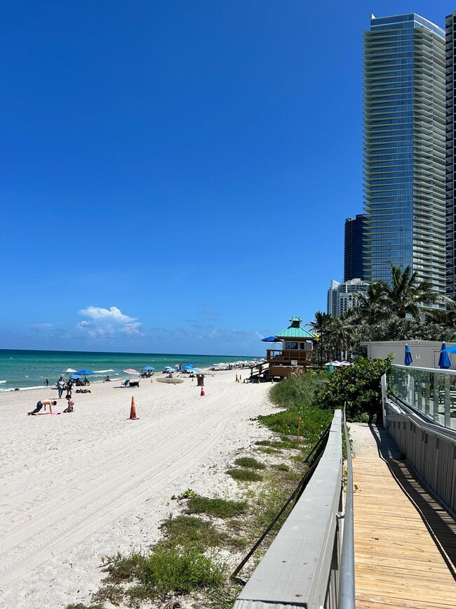 Foto del edificio - 19201 Collins Ave