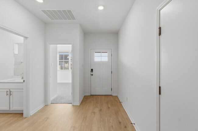 Foto del edificio - 465 Brooks Ranch Dr