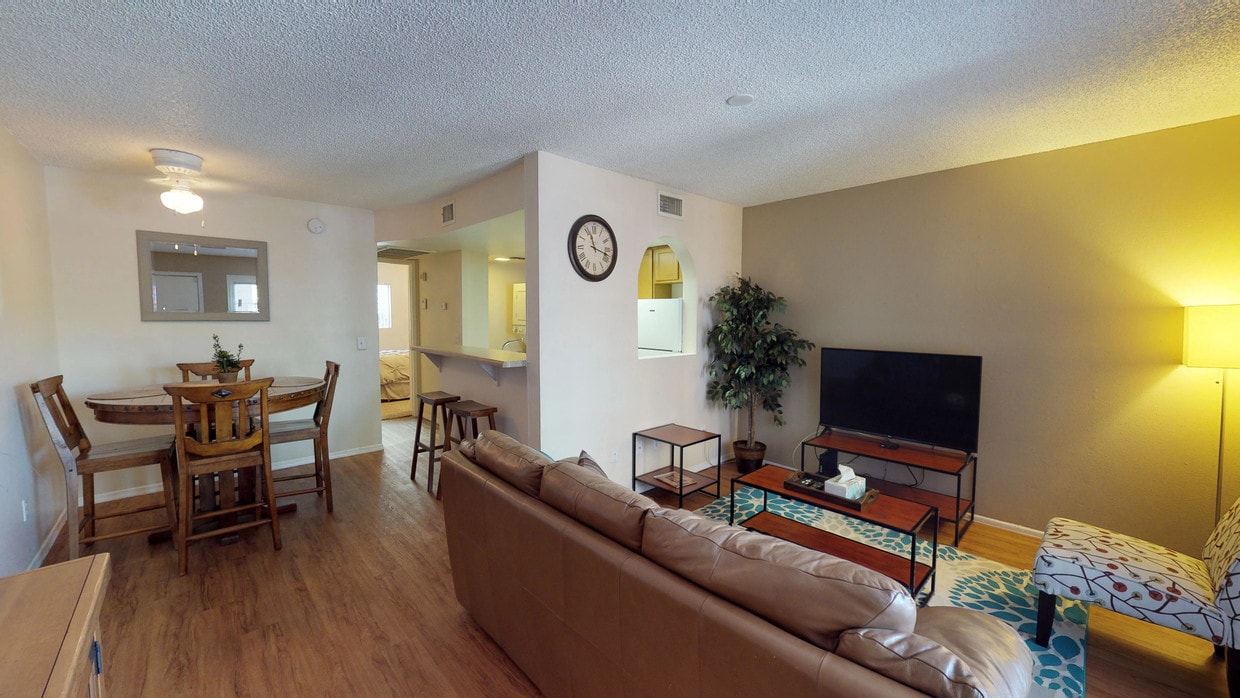 Photo - Lantana Apartments