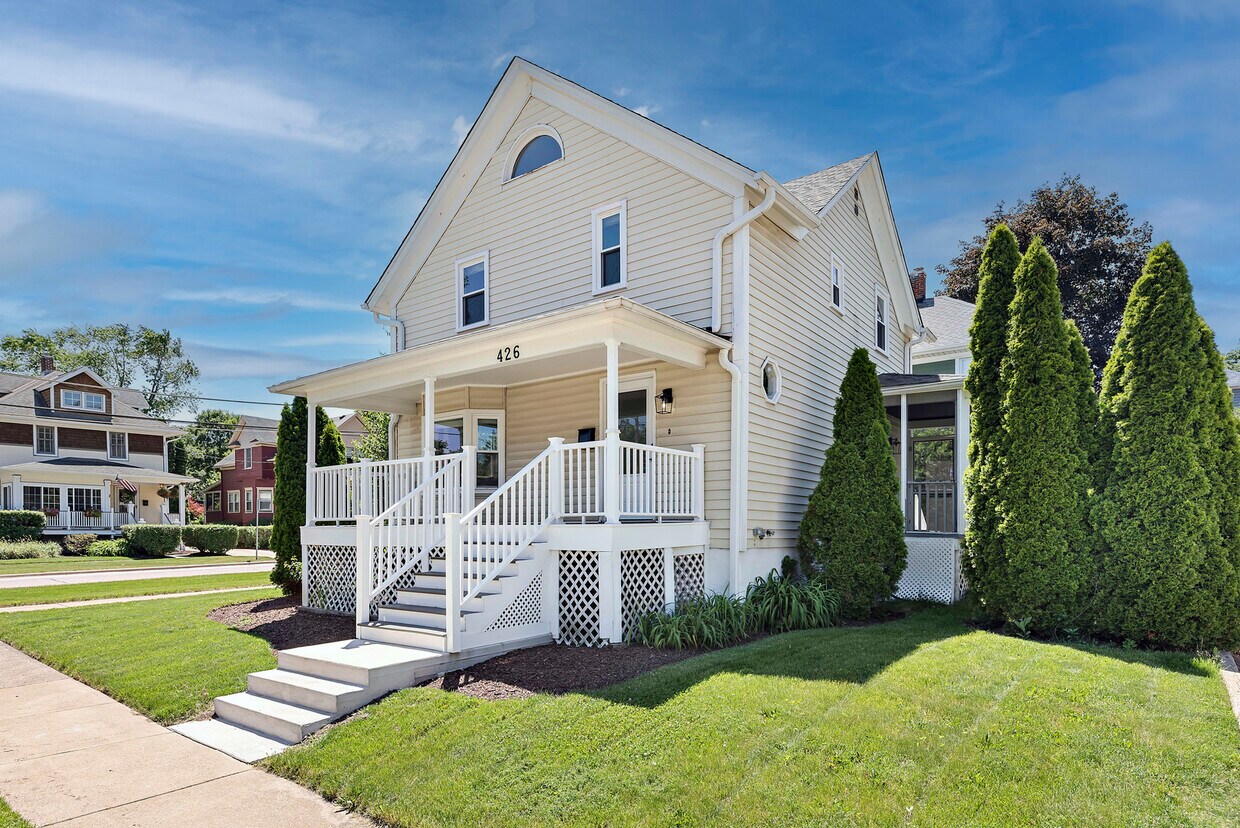426 S Hale St, Wheaton, IL 60187 House for Rent in Wheaton, IL