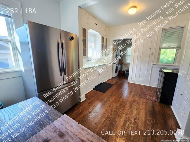 Foto del edificio - 411 W Mistletoe Ave