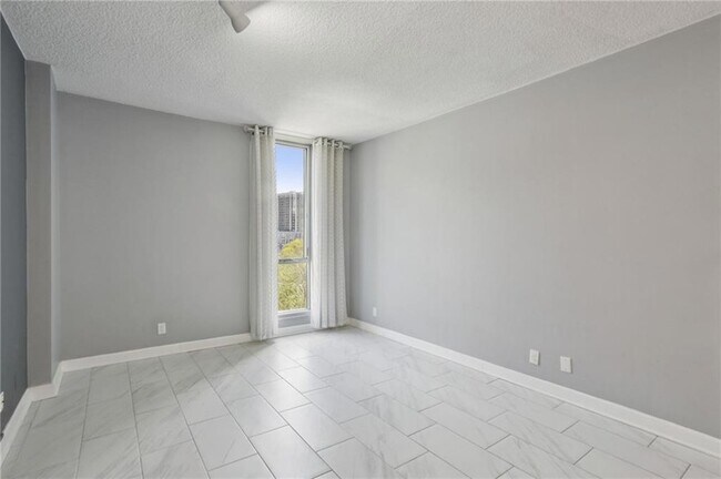 Foto del edificio - 3060 Pharr Ct N Northwest