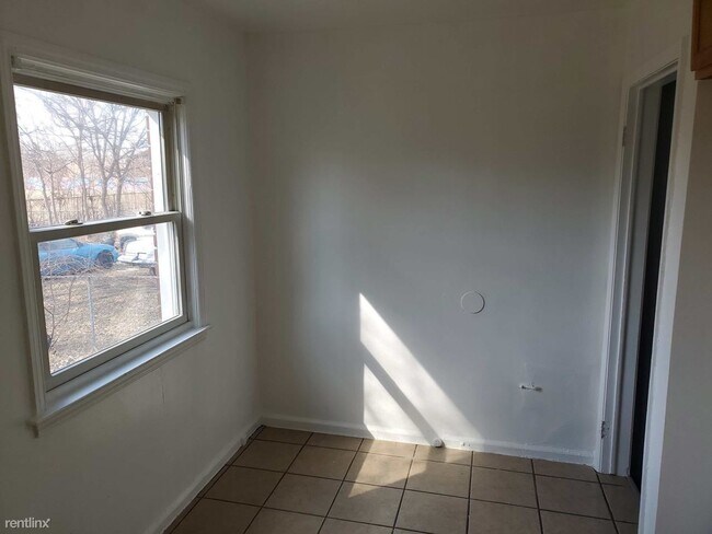 Foto del edificio - 3 br, 1 bath House - 20215 Ward St