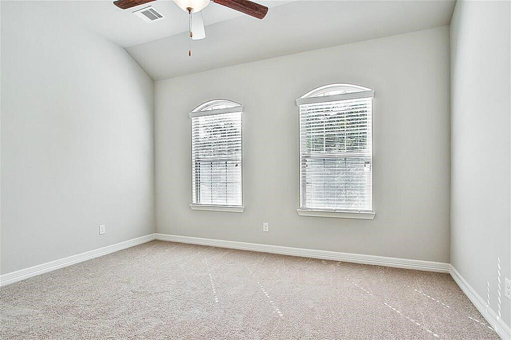 Foto del edificio - 39 Woodland Hills Dr