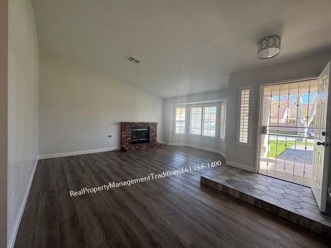 Foto del edificio - Elegant 4 Bed 2 Bath Home