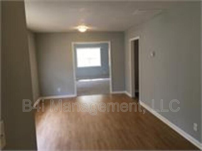 Building Photo - 805 Pamela Dr