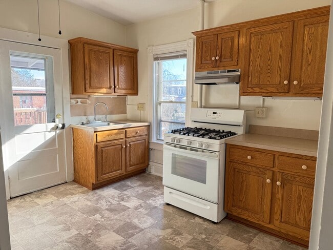 Building Photo - 319 N Charlotte St