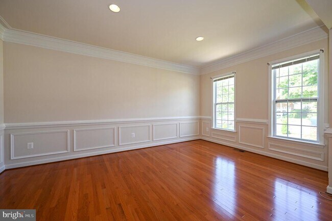 Building Photo - 5313 Queensberry Ave