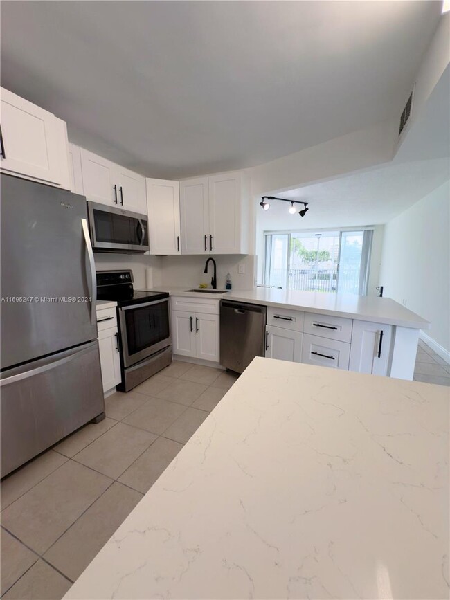 Foto del edificio - 2 bedroom in North Miami Beach FL 33179