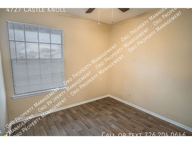 Foto del edificio - 4727 Castle Knl Dr