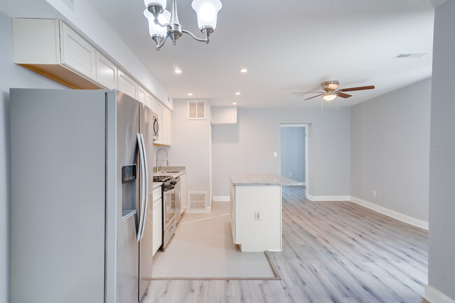 Foto del edificio - 537 Newcomb St SE #1