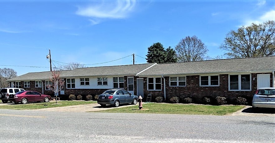 Primary Photo - 305 Club Rd