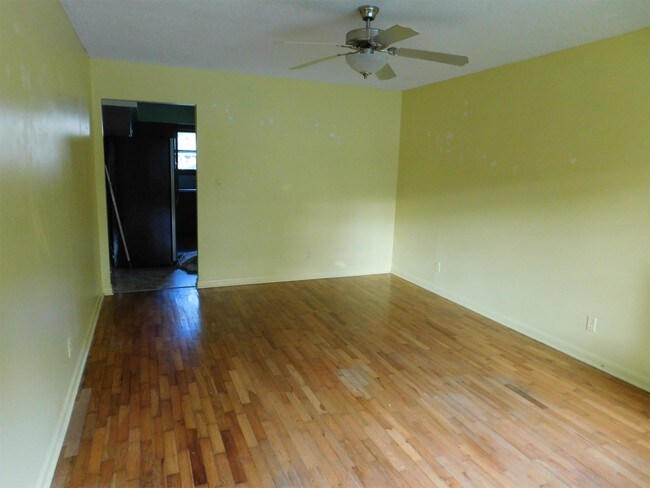 Building Photo - 2202 Pond St