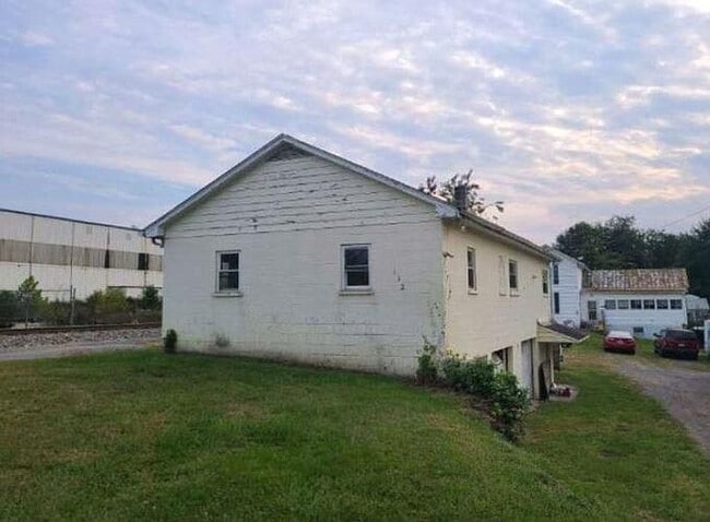 Building Photo - 112 Stoney Battery Rd