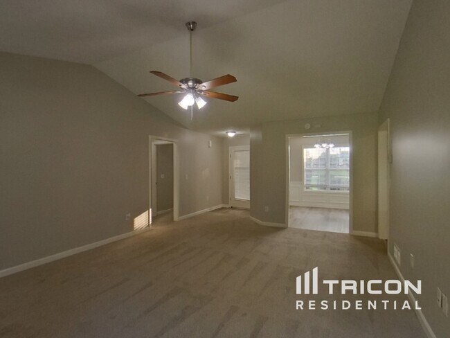 Foto del edificio - 714 Manor Ridge Dr