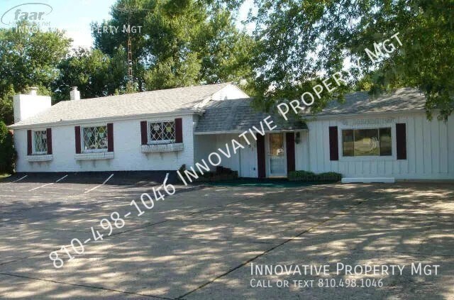 Spacious 3 bedroom with huge yard! With r... - Spacious 3 bedroom with huge yard!  With r...