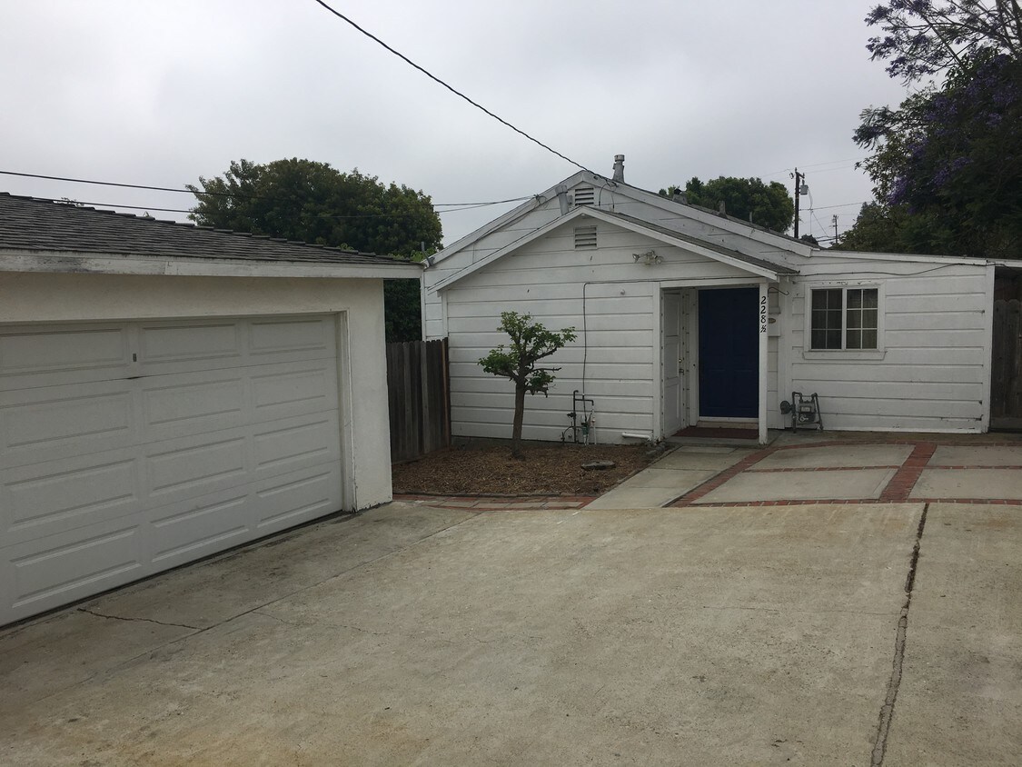 27 Apartments Available for Rent in El Segundo, CA