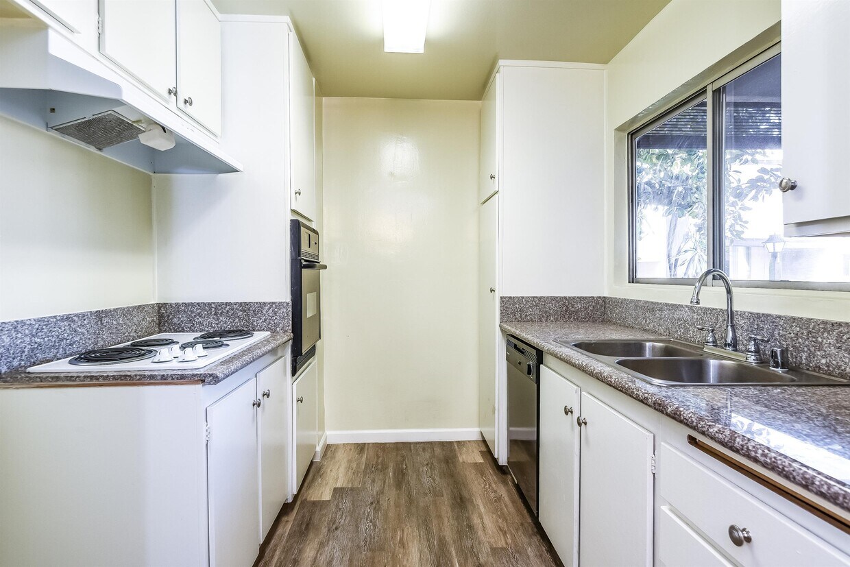 Primary Photo - 3848-3858 W 226th St