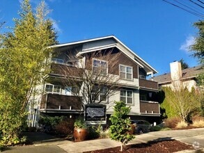 Building Photo - 14035 Greenwood Ave N