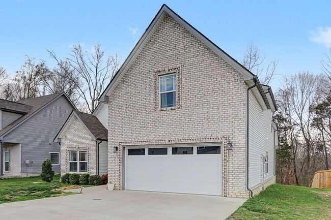 Building Photo - 1042 Brightwood Ct