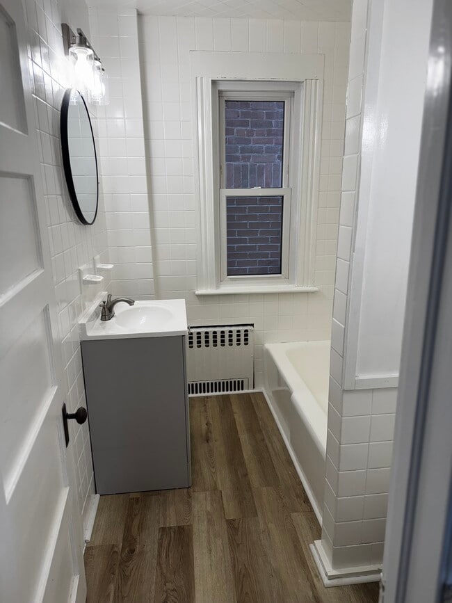 Bathroom - 22 Cook St