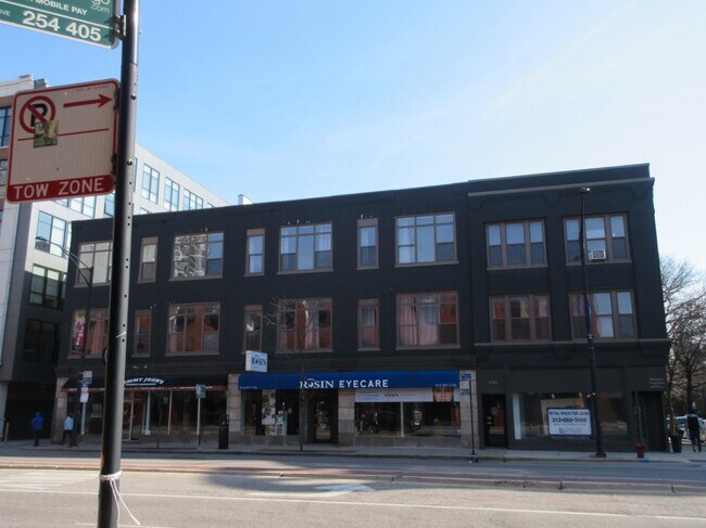 Foto del edificio - 245 W North Ave