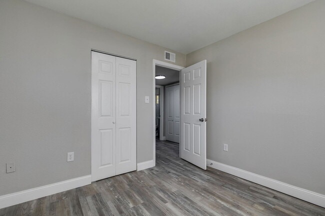 Foto del edificio - 1911 Whitcomb St