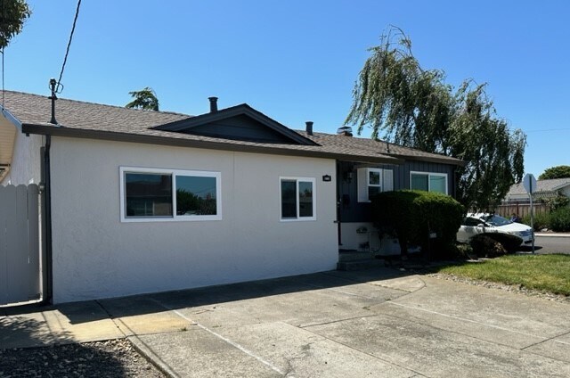 Foto del edificio - 1992 Bandoni Ave