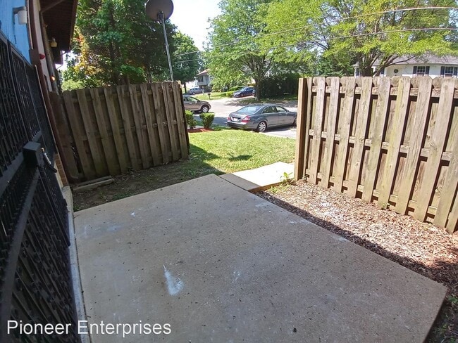 Foto del edificio - 2 br, 1.5 bath House - 2312 Ewing Avenue #5