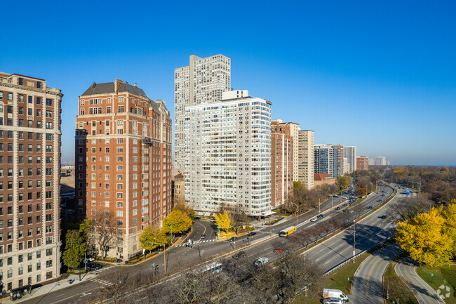 Foto del edificio - 3900 N Lake Shore Dr