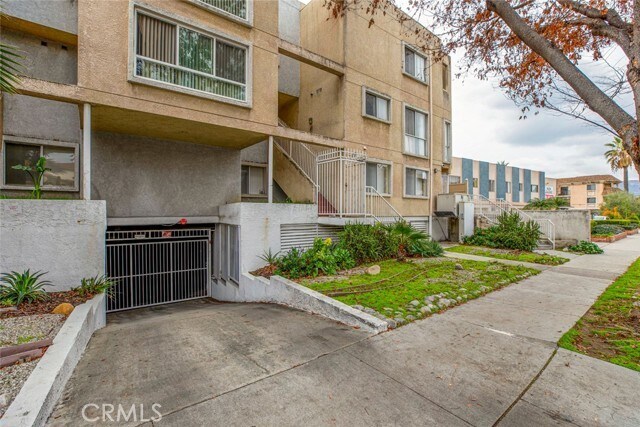 Building Photo - 116 W Maple St