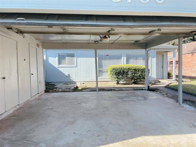 Foto del edificio - 8706 Brummel Dr