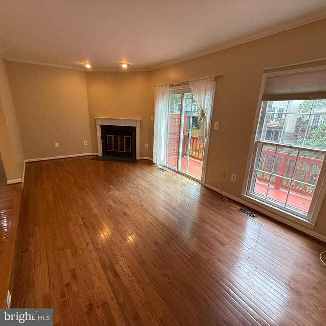 Building Photo - 8222 Maple Ridge Ave