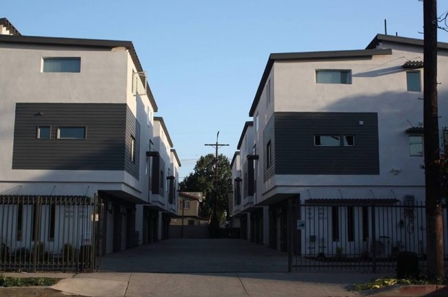 USC STUDENT HOUSING CAMPUS VIEW Apartments - Los Angeles, CA ...