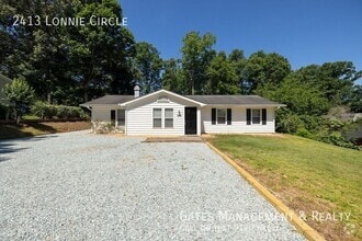 Building Photo - 2413 Lonnie Cir S