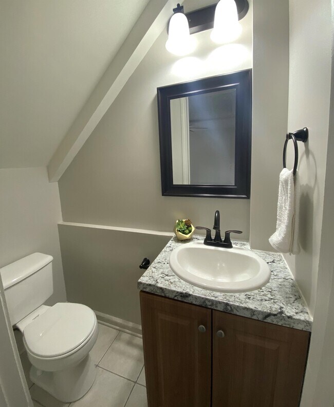 Building Photo - 2521 Sweetridge Ct