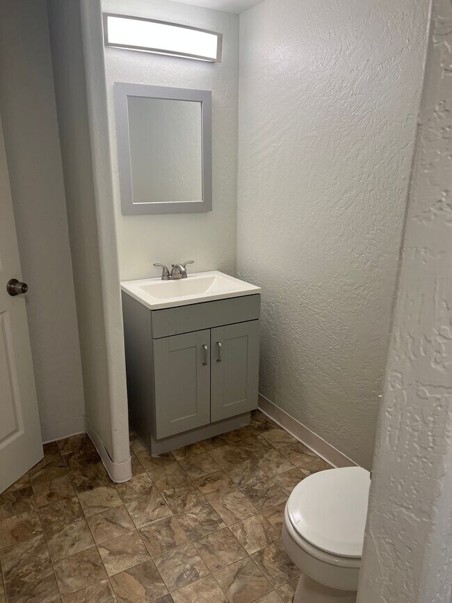 Foto del edificio - 3BED 2.5BATH HOME NEAR DOWNTOWN