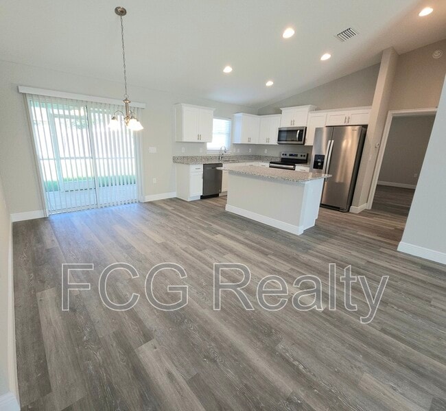 Building Photo - 8500 N Sussex Dr