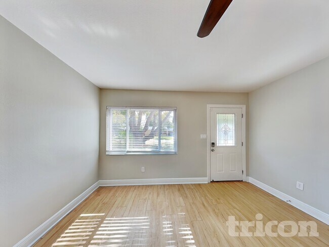 Foto del edificio - 1362 Admiral Woodson Ln