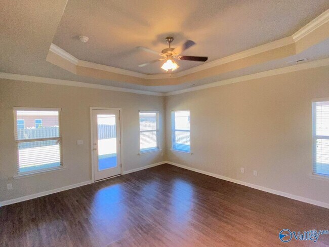 Building Photo - 609 Willow Crest Ln SW